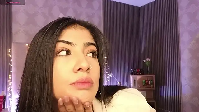 MAIILY TAY online show from March 3, 2026, 12:22 pm