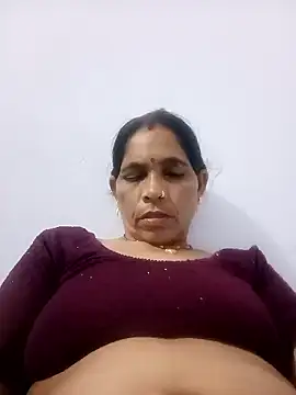Snapshot of Indiangueen chatting on November 1, 2025, 5:04 pm Indiangueen online show from November 1, 2025, 5:04 pm