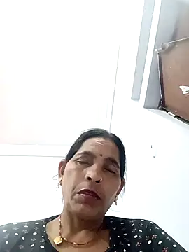 Snapshot of Indiangueen chatting on November 15, 2025, 3:52 pm Indiangueen online show from November 15, 2025, 3:52 pm