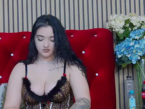 Snapshot of LaraBloom chatting on November 21, 2025, 7:45 pm LaraBloom online show from November 21, 2025, 7:45 pm