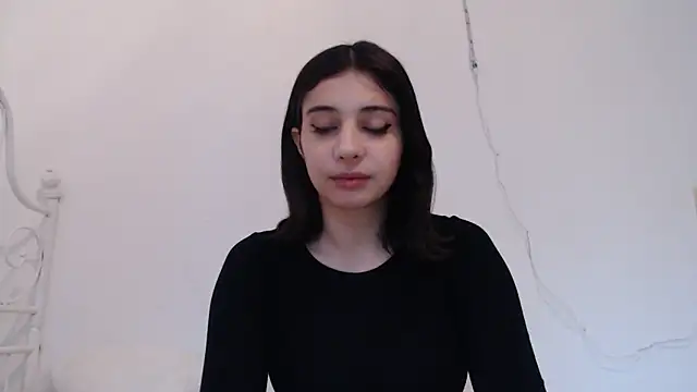 bellefleurrr online show from April 27, 2026, 6:39 pm