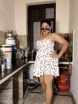 Snapshot of Heena-143 chatting on April 10, 2026, 3:39 pm Heena-143 online show from April 10, 2026, 3:39 pm