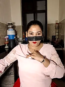 Snapshot of Heena-143 chatting on April 23, 2026, 5:04 pm Heena-143 online show from April 23, 2026, 5:04 pm