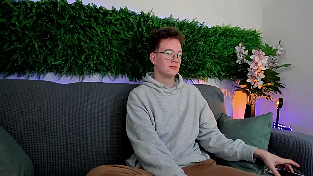 Snapshot of Teddy_Parker chatting on November 1, 2025, 8:27 am Teddy Parker online show from November 1, 2025, 8:27 am