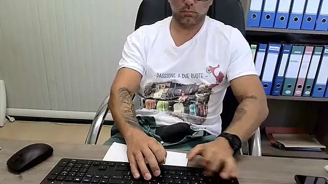 Evasionee online show from July 28, 2026, 3:21 pm