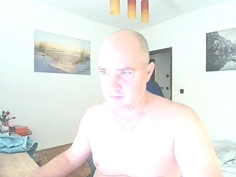 Snapshot of HunMike chatting on November 25, 2025, 9:37 pm HunMike online show from November 25, 2025, 9:37 pm