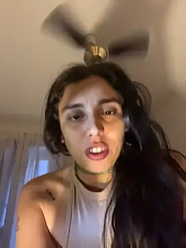 Snapshot of gigi333regi chatting on November 27, 2025, 9:33 am gigi333regi online show from November 27, 2025, 9:33 am