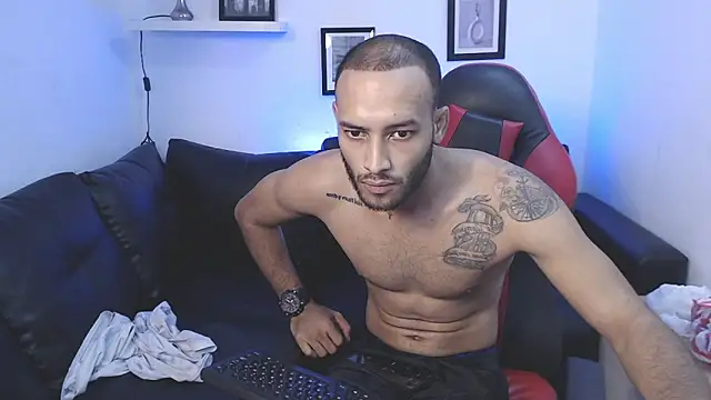 Snapshot of Giselle_Max chatting on November 3, 2025, 1:34 pm Giselle Max online show from November 3, 2025, 1:34 pm