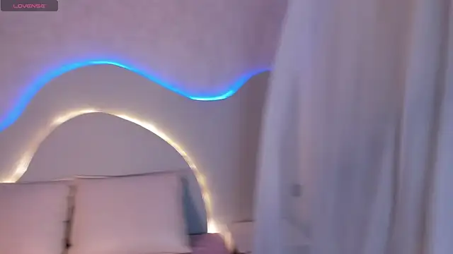 Snapshot of EmiliClarke chatting on January 13, 2026, 7:41 pm EmiliClarke online show from January 13, 2026, 7:41 pm