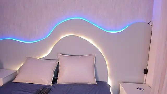 Snapshot of EmiliClarke chatting on January 17, 2026, 4:43 pm EmiliClarke online show from January 17, 2026, 4:43 pm