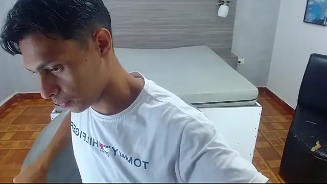 wiltom  online show from November 6, 2025, 3:18 am