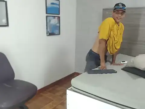 wiltom  online show from November 30, 2025, 4:00 pm