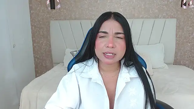 AliceSmity  online show from December 4, 2025, 7:11 pm