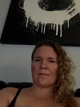 Snapshot of Dinslavnu chatting on October 26, 2025, 2:12 pm Dinslavnu online show from October 26, 2025, 2:12 pm