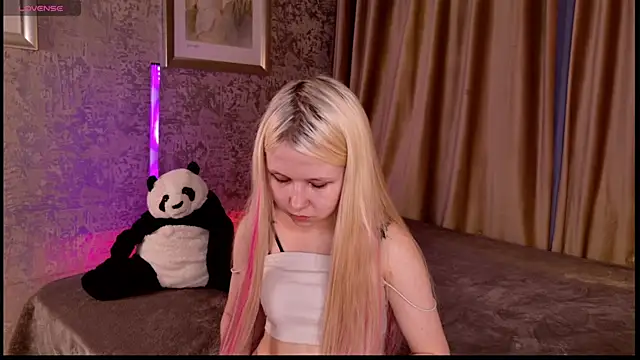 Snapshot of VivieSunn chatting on April 26, 2026, 3:42 pm VivieSunn online show from April 26, 2026, 3:42 pm