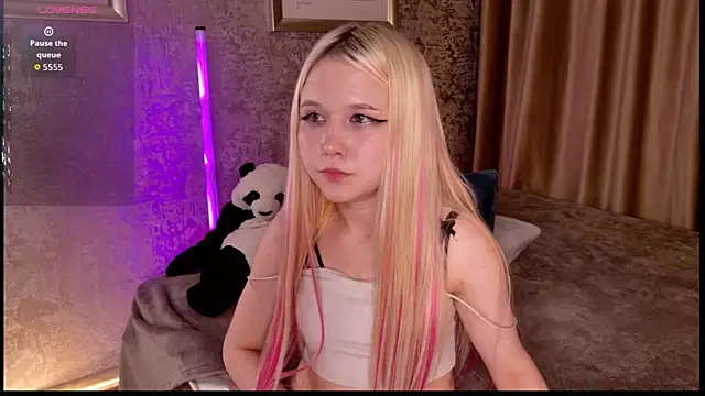Snapshot of VivieSunn chatting on April 30, 2026, 8:57 pm VivieSunn online show from April 30, 2026, 8:57 pm