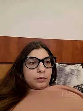 sweetbabygirlforyou online show from December 15, 2025, 6:01 pm