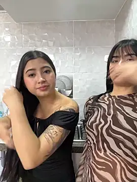 nicky and isabella online show from November 26, 2025, 8:32 pm