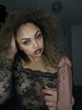 Snapshot of CaramelCarmenxox chatting on June 12, 2026, 9:25 pm CaramelCarmenxox online show from June 12, 2026, 9:25 pm