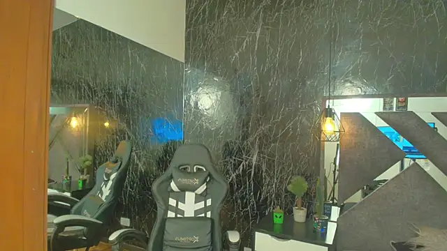 Snapshot of LaurenHazel chatting on October 31, 2025, 11:55 am LaurenHazel online show from October 31, 2025, 11:55 am