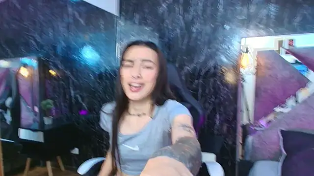 Snapshot of LaurenHazel chatting on November 9, 2025, 8:07 pm LaurenHazel online show from November 9, 2025, 8:07 pm