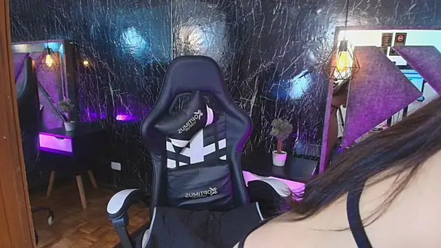 Snapshot of LaurenHazel chatting on December 1, 2025, 7:08 pm LaurenHazel online show from December 1, 2025, 7:08 pm