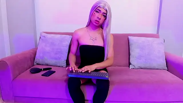 Snapshot of whisper_nova chatting on November 10, 2025, 9:03 pm whisper nova online show from November 10, 2025, 9:03 pm