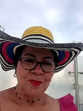 laliItaclark online show from April 30, 2026, 11:49 am