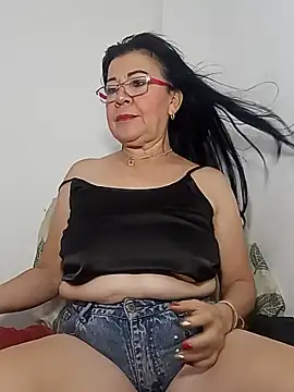 Snapshot of laliItaclark chatting on May 26, 2026, 10:22 am laliItaclark online show from May 26, 2026, 10:22 am