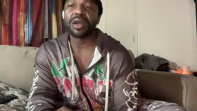 Snapshot of EggplantMonster4 chatting on January 12, 2026, 4:50 am EggplantMonster4 online show from January 12, 2026, 4:50 am