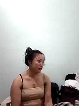 Snapshot of Phoena-a chatting on December 5, 2025, 7:39 am Phoena-a online show from December 5, 2025, 7:39 am