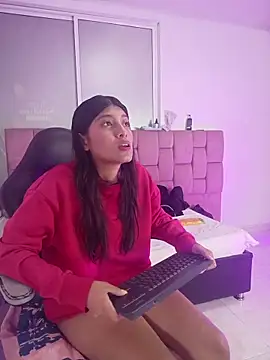 YeseniaRodriguez3 online show from May 2, 2026, 12:32 pm