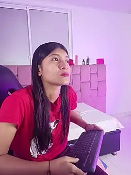 Snapshot of YeseniaRodriguez3 chatting on May 3, 2026, 12:33 pm YeseniaRodriguez3 online show from May 3, 2026, 12:33 pm
