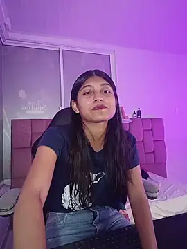 Snapshot of YeseniaRodriguez3 chatting on May 8, 2026, 12:32 pm YeseniaRodriguez3 online show from May 8, 2026, 12:32 pm