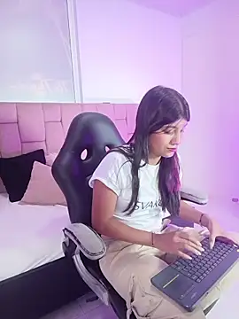 Snapshot of YeseniaRodriguez3 chatting on May 12, 2026, 7:33 pm YeseniaRodriguez3 online show from May 12, 2026, 7:33 pm