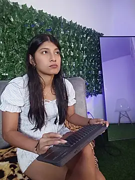 Snapshot of YeseniaRodriguez3 chatting on June 11, 2026, 12:47 pm YeseniaRodriguez3 online show from June 11, 2026, 12:47 pm