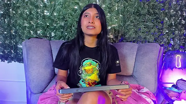 Snapshot of YeseniaRodriguez3 chatting on June 30, 2026, 1:12 pm YeseniaRodriguez3 online show from June 30, 2026, 1:12 pm