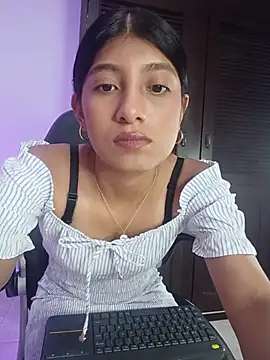 Snapshot of YeseniaRodriguez3 chatting on July 23, 2026, 12:58 pm YeseniaRodriguez3 online show from July 23, 2026, 12:58 pm