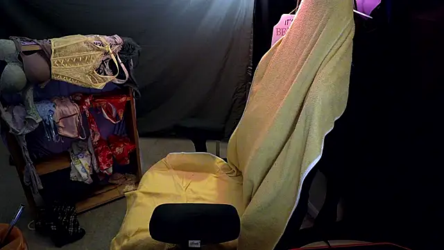 Snapshot of sugasunny04 chatting on January 17, 2026, 5:45 am sugasunny04 online show from January 17, 2026, 5:45 am