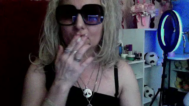 xHot Amazonq online show from March 4, 2026, 10:16 pm