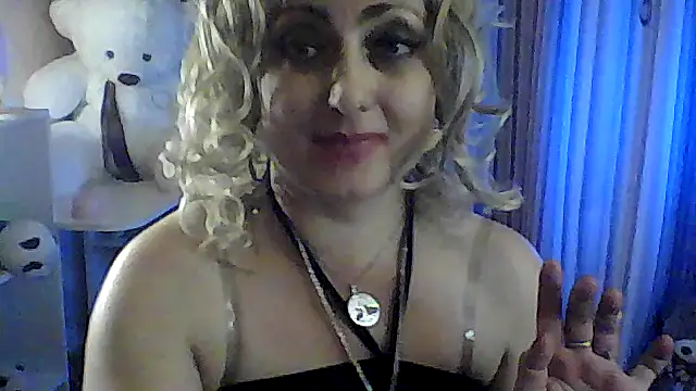 Snapshot of xHot_Amazonq chatting on August 3, 2026, 10:13 pm xHot Amazonq online show from August 3, 2026, 10:13 pm