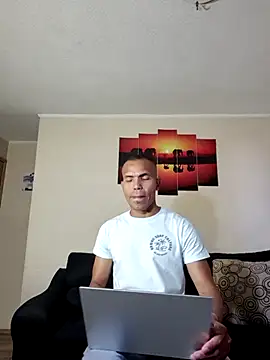 Snapshot of Jonnes-z chatting on December 14, 2025, 11:20 pm Jonnes-z online show from December 14, 2025, 11:20 pm