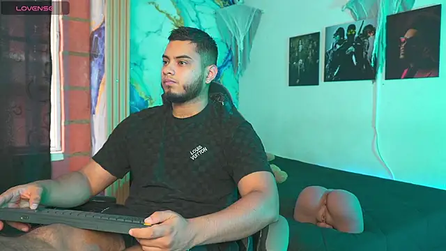 Tiler wolker online show from November 3, 2025, 7:15 pm