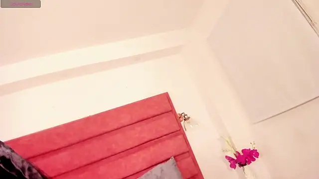 naomy sexy  online show from March 4, 2026, 10:05 pm