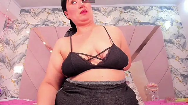 naomy sexy  online show from March 12, 2026, 10:27 pm