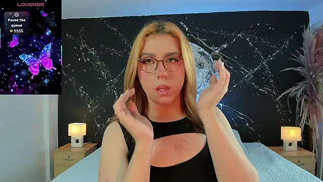 JanneBlossom  online show from December 13, 2025, 9:42 pm