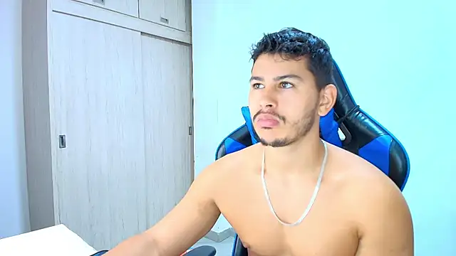 Snapshot of sophia_and_alex chatting on November 10, 2025, 2:05 pm sophia and alex online show from November 10, 2025, 2:05 pm