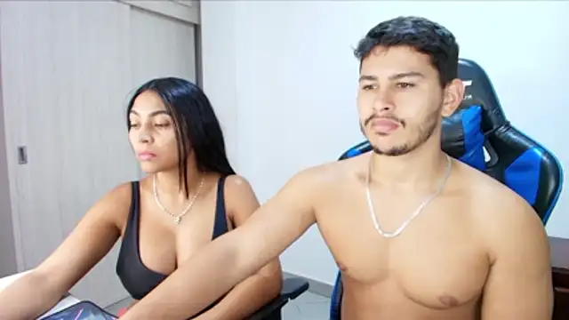 Snapshot of sophia_and_alex chatting on November 13, 2025, 1:37 am sophia and alex online show from November 13, 2025, 1:37 am