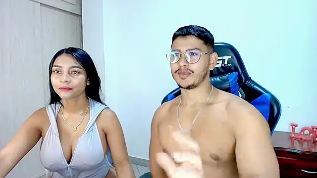 Snapshot of sophia_and_alex chatting on November 24, 2025, 3:56 pm sophia and alex online show from November 24, 2025, 3:56 pm