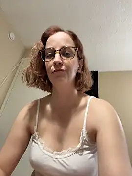 Snapshot of CreamedKitten chatting on November 21, 2025, 4:05 pm CreamedKitten online show from November 21, 2025, 4:05 pm